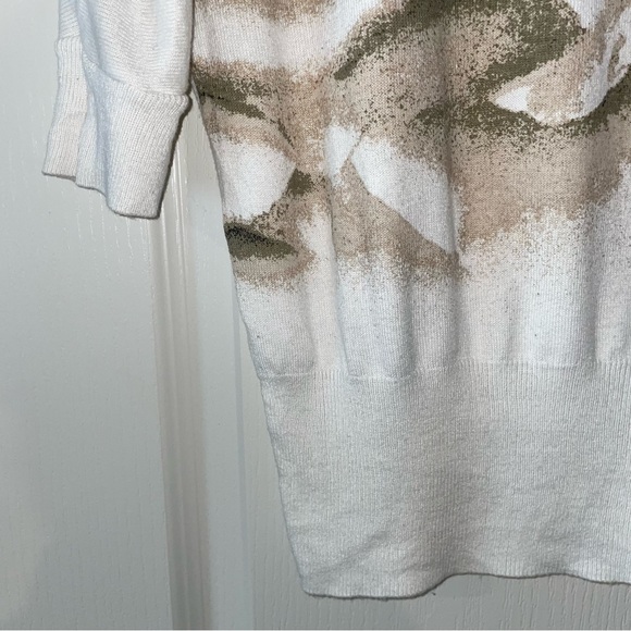 NEW YORK & COMPANY White Rose Floral Sweater Size Small - Picture 3 of 9